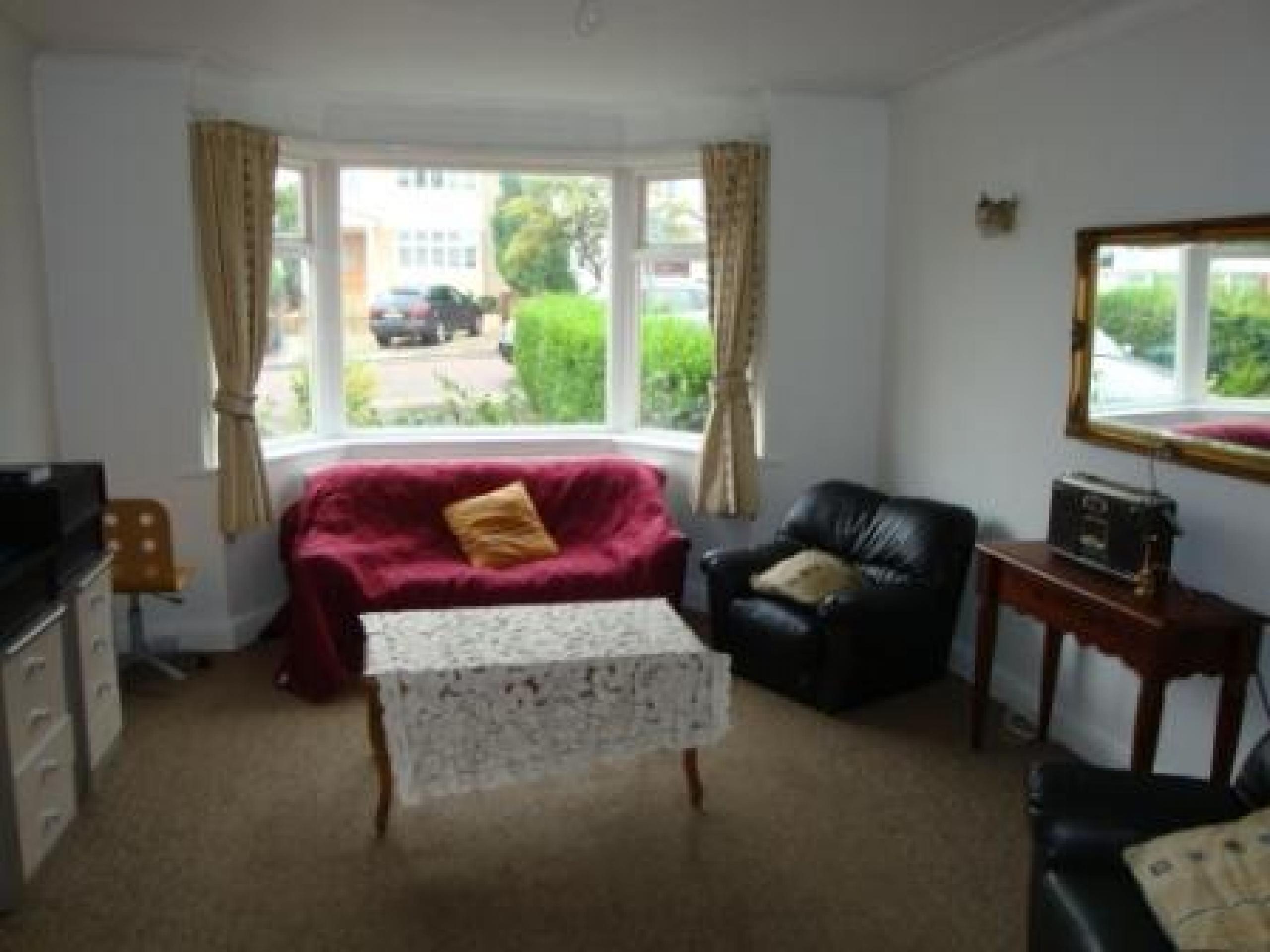 			WHOLE HOUSE, 5 Bedroom, 1 bath, 1 reception House			 Ridge Hill, GOLDERS GREEN NW11